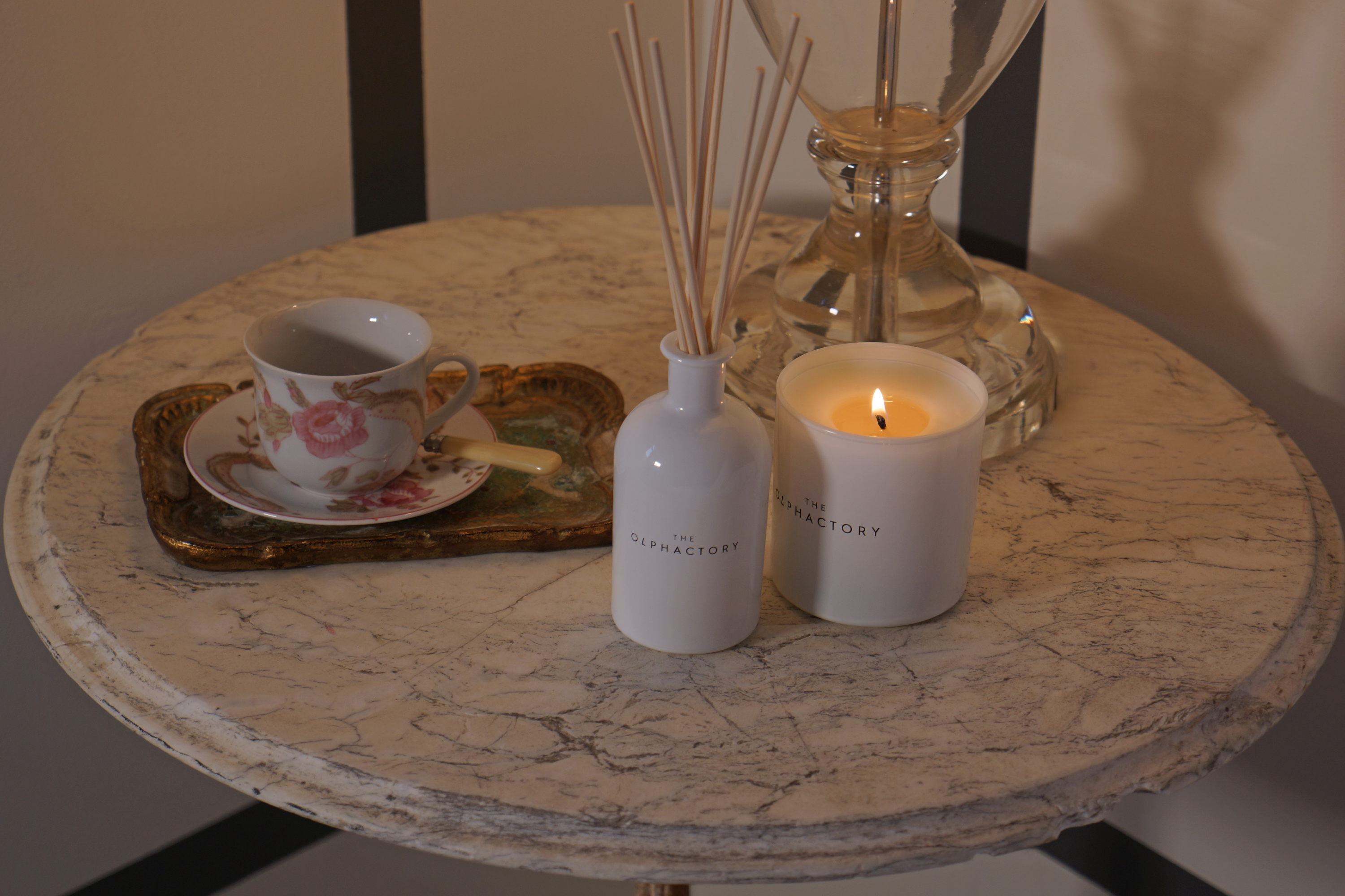 נר סויה THE OLPHACTORY WHITE INSIGNIA Philippa 1990