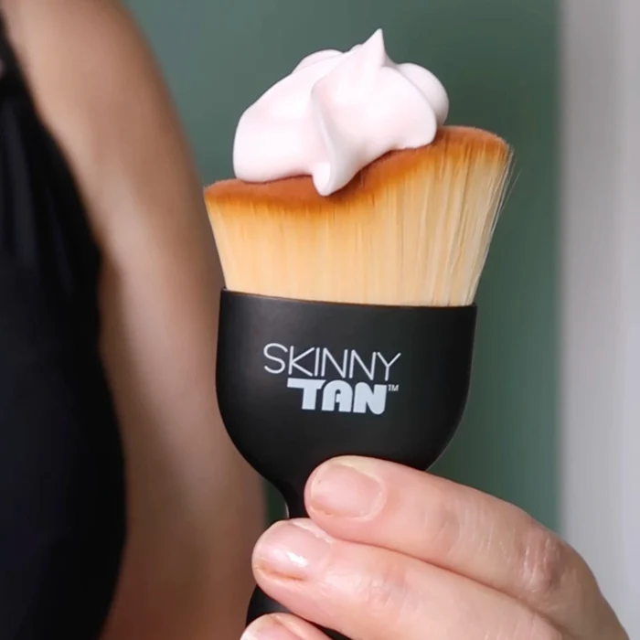 Skinny Tan Miracle Tanning Brush מברשת לשיזוף עצמי