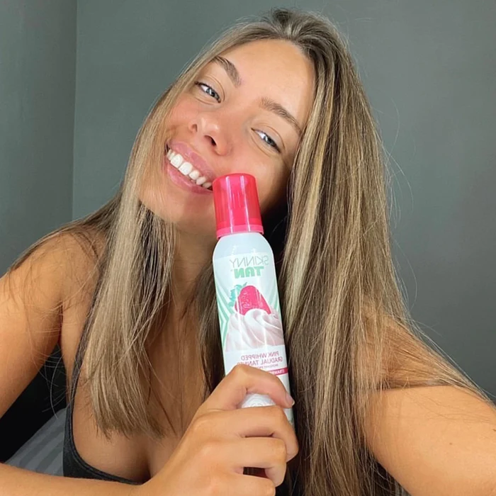 Skinny Tan Pink Whipped Self Tanner Mousse מוס תותים לשיזוף עצמי