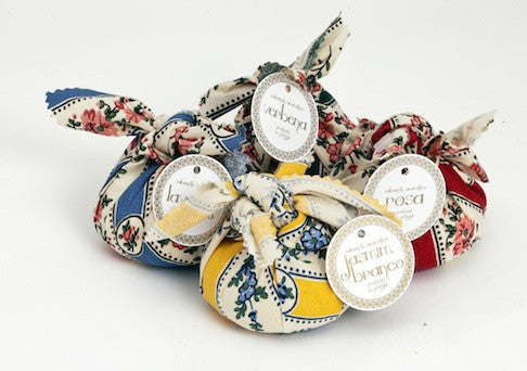 סבון Chitas עטוף במטפחת CASTELBEL Rosa