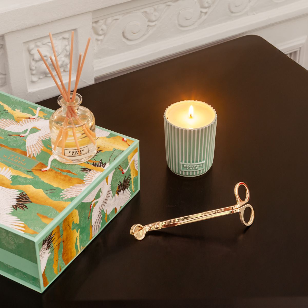 מארז מתנה יוקרתי Portus Cale White Crane נר + מפיץ + קוצץ פתילים