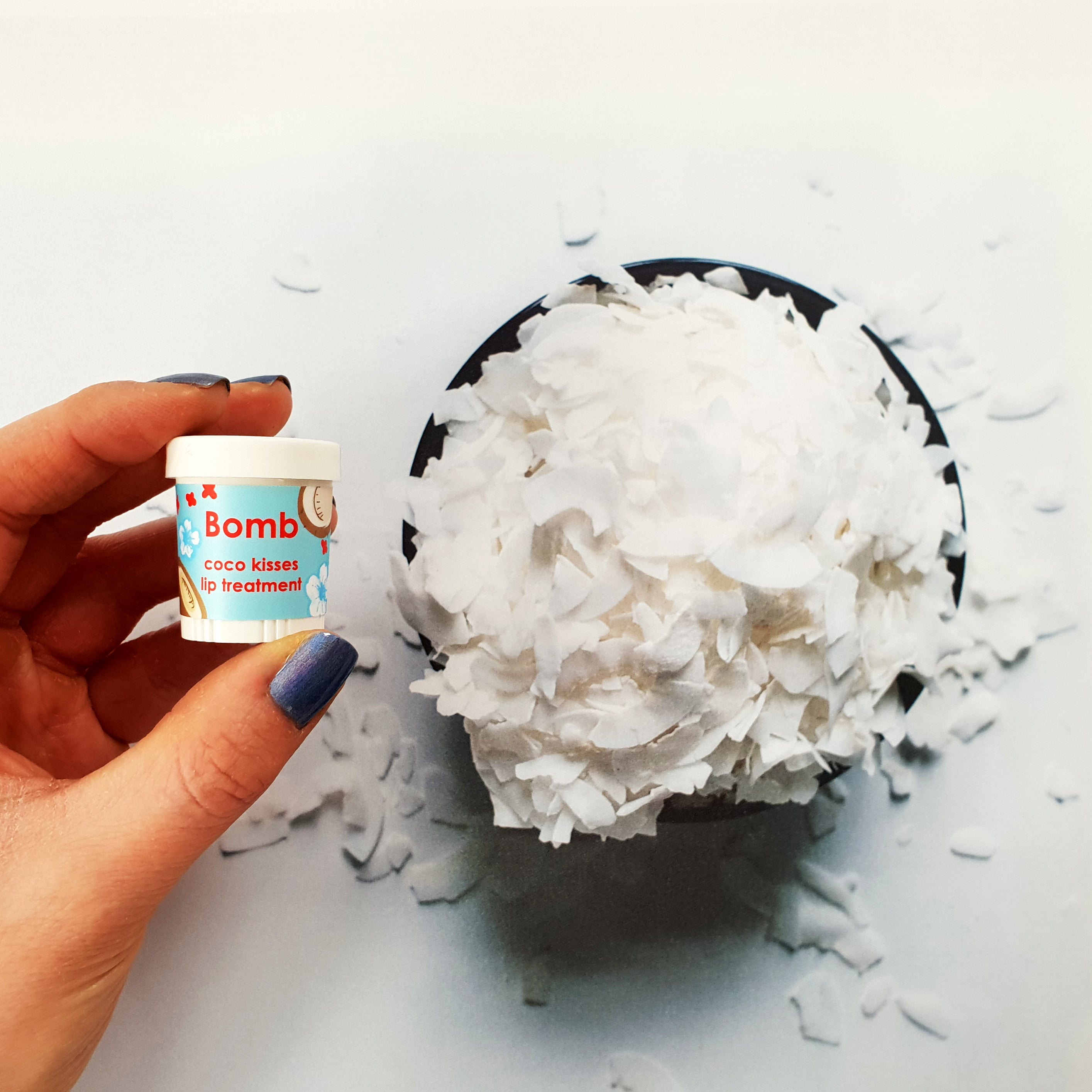 שפתון לחות Bomb Cosmetics Coco Loco