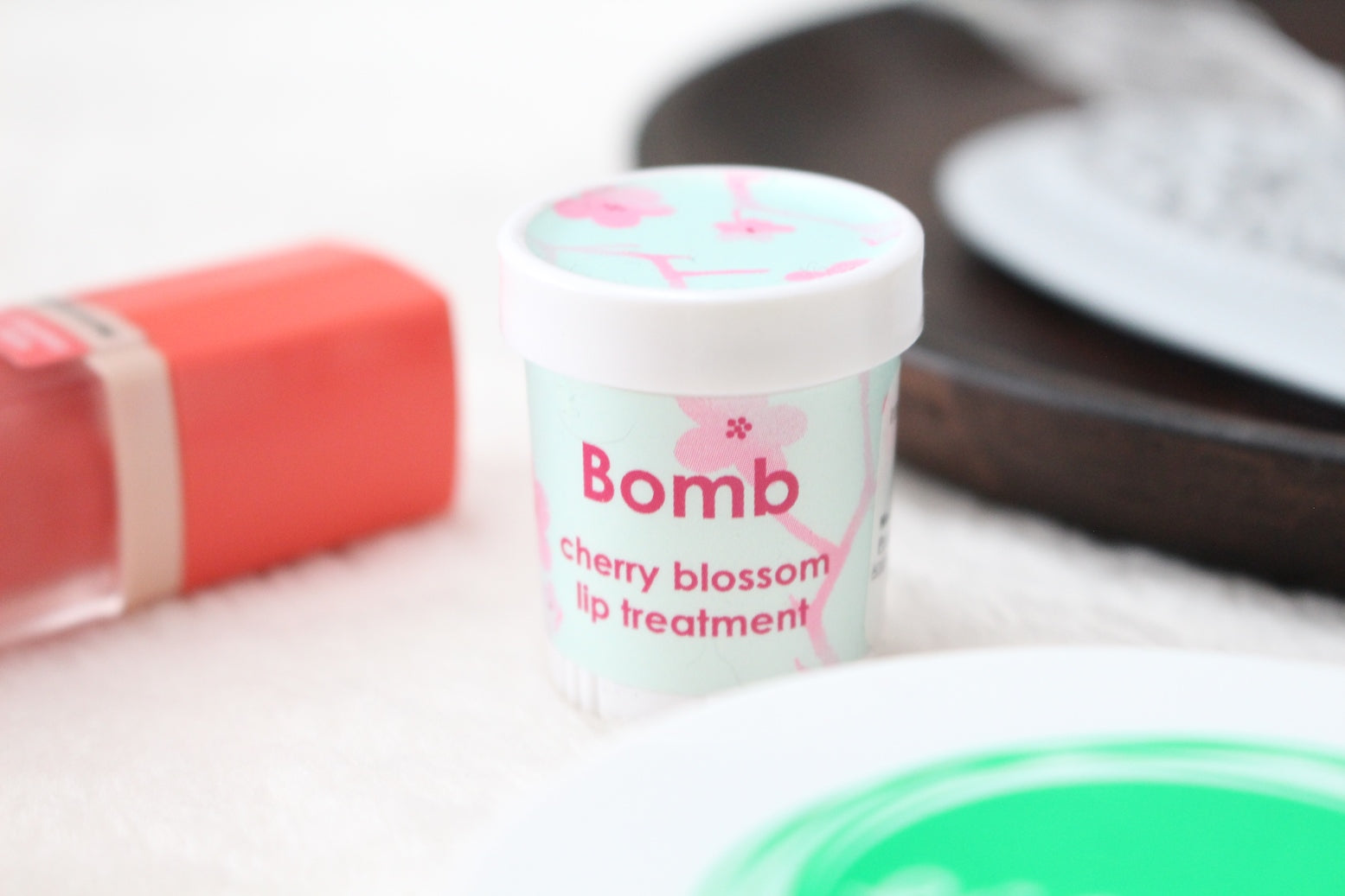 שפתון לחות Bomb Cosmetics Cherry Blossom