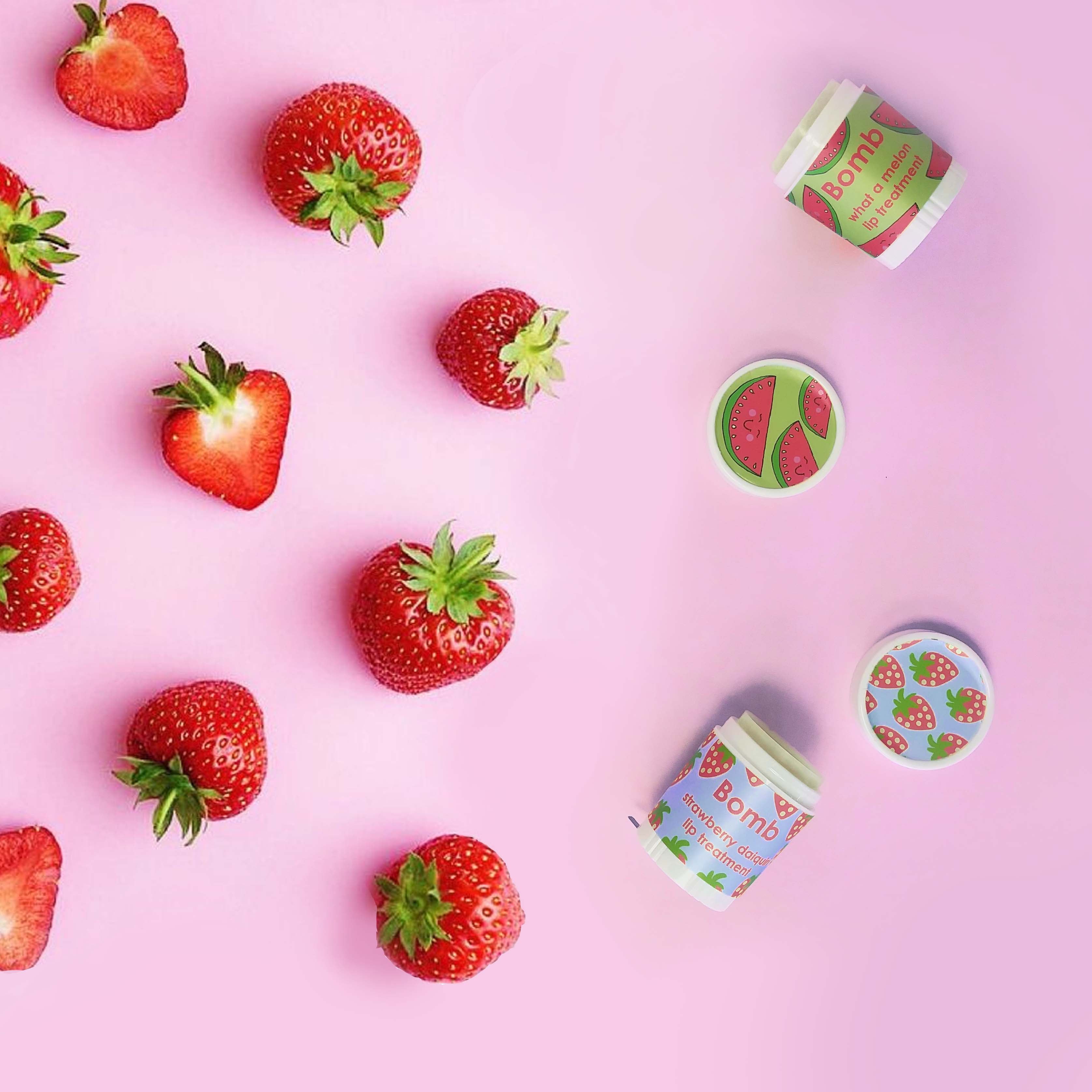 שפתון לחות Bomb Cosmetics Strawberry Daiquiri