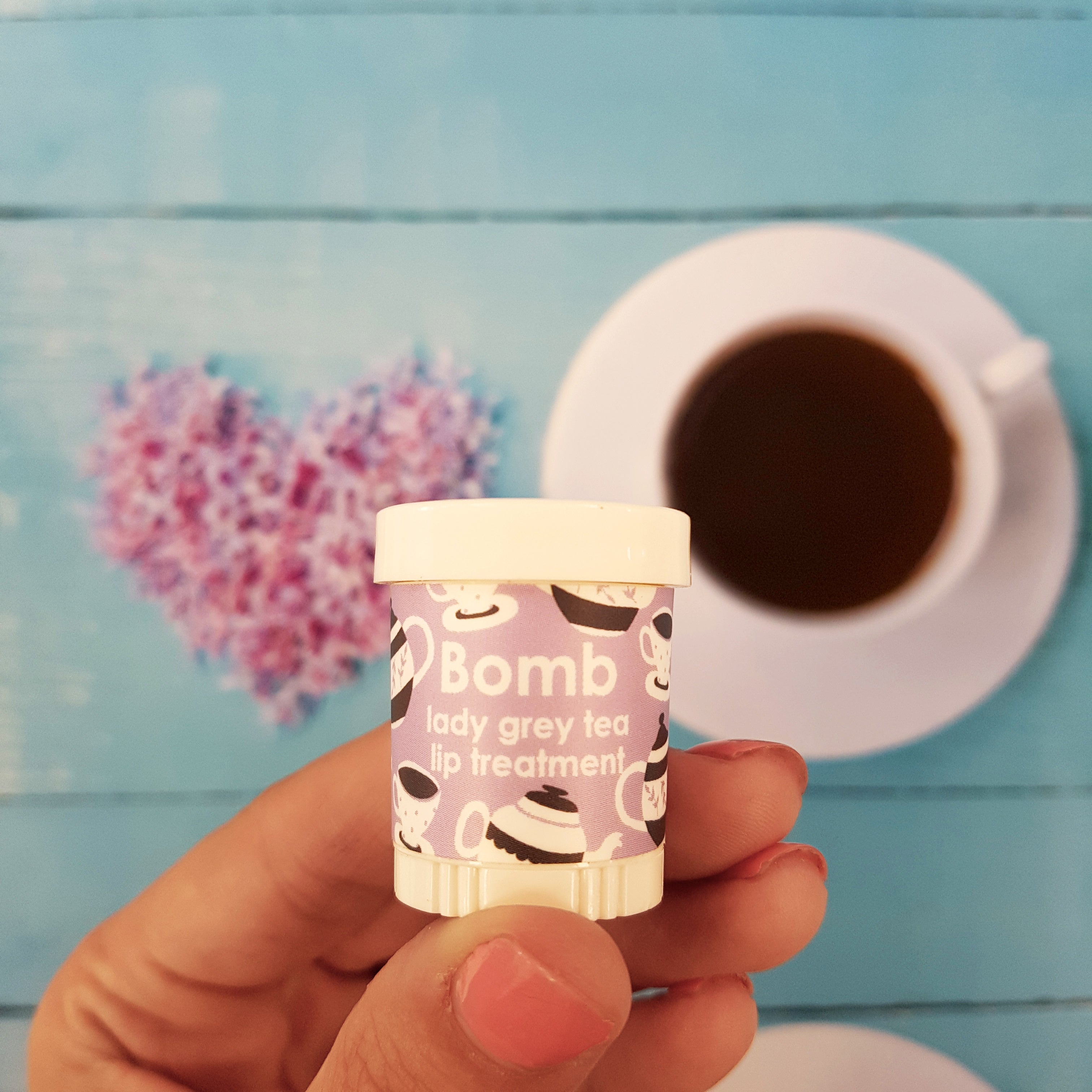 שפתון לחות Bomb Cosmetics Earl-Gray